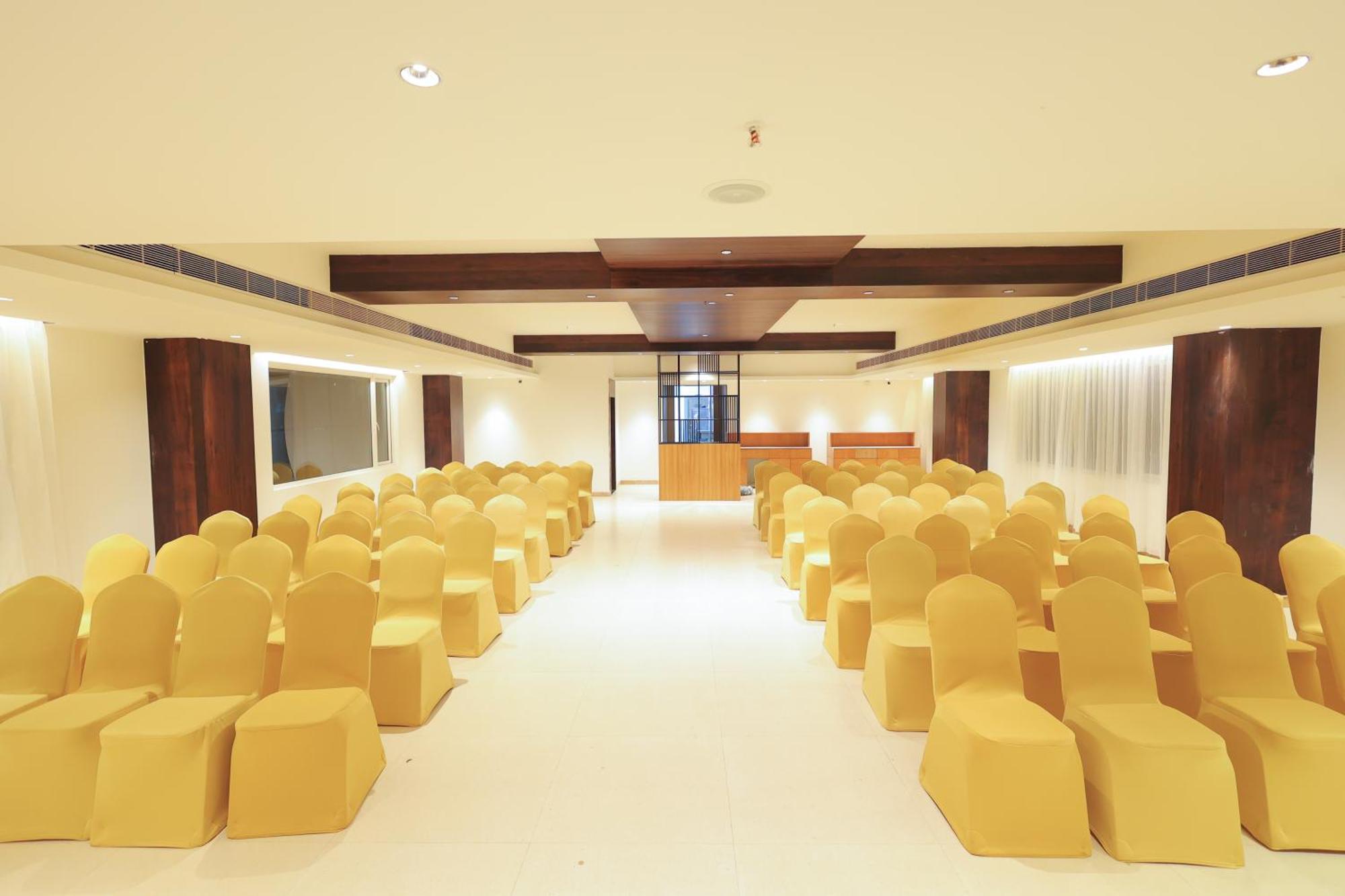 Icon Grand Hotel By Bhagini Bangalore Exterior photo